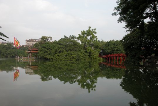 Puente del Sol Naciente y el Templo de Jade